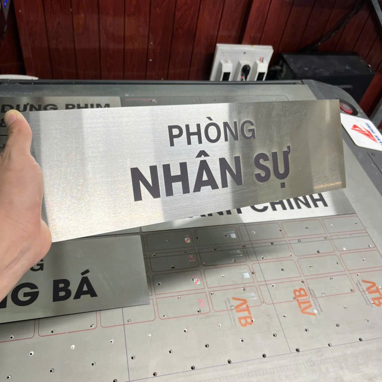 Ưu Điểm Của Bảng Tên Phòng Inox