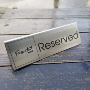 GIA CÔNG BẢNG TÊN ĐẶT BÀN RESERVED INOX