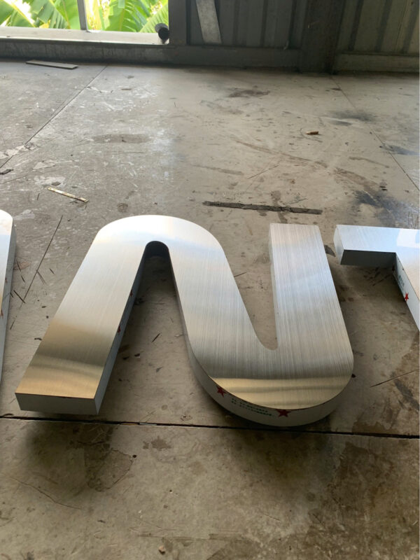 Ứng Dụng Của Chữ Inox Trong Quảng Cáo Và Trang Trí