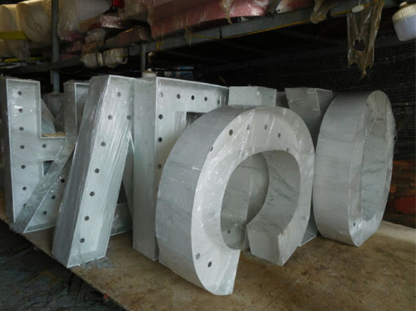 Chữ sắt cắt CNC là gì