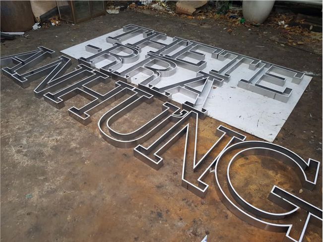 Ưu điểm của chữ sắt cắt CNC