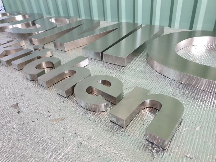 Bảng giá gia công chữ inox