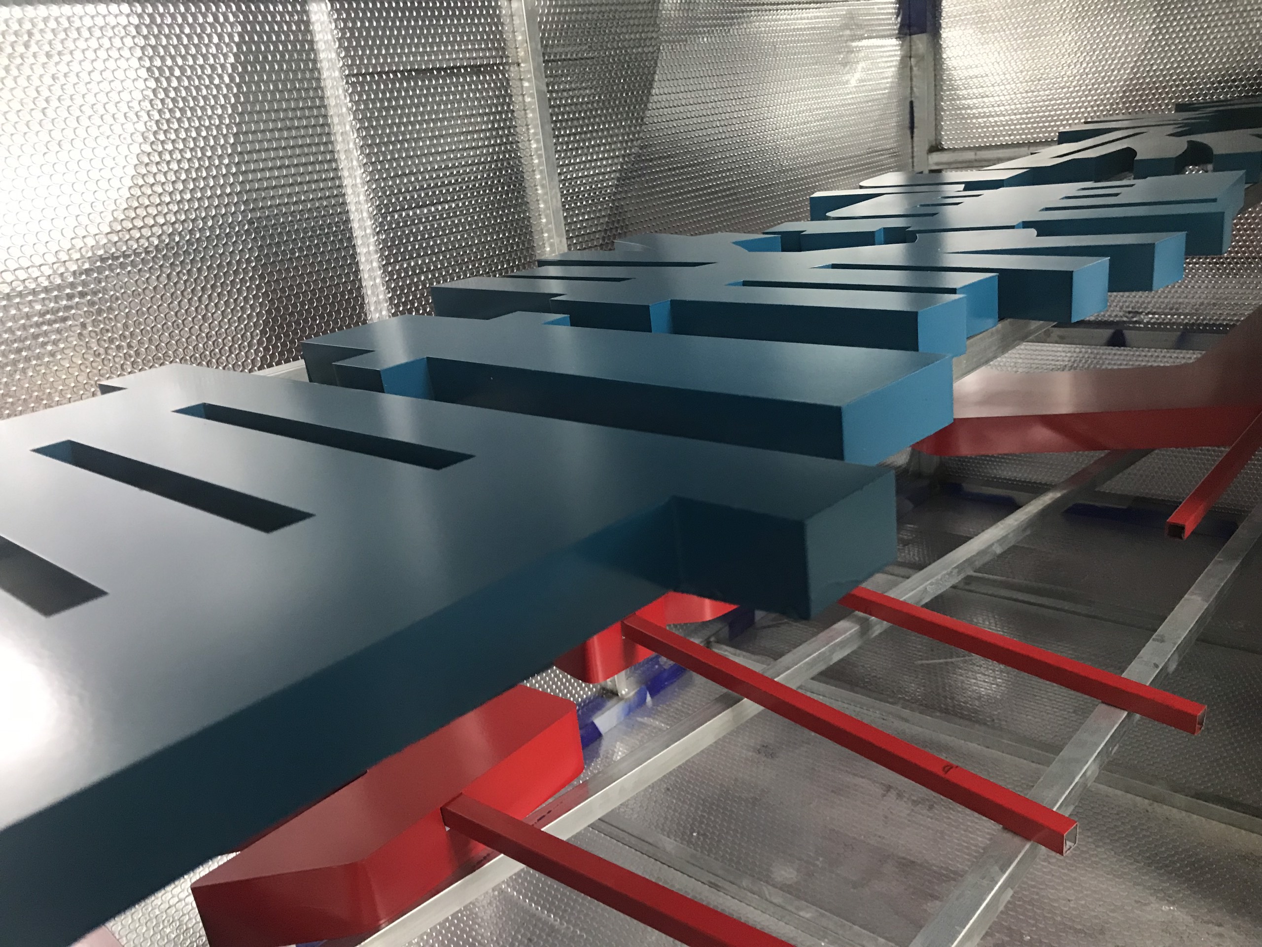 Quy trình gia công chữ inox sơn hấp nhiệt tại Gia công chữ inox